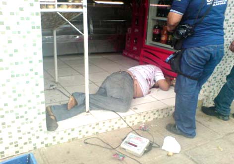 Comerciante é assassinado a tiros na porta de estabelecimento