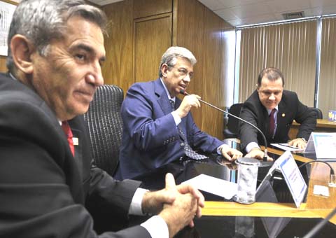 Ministros avisam: não haverá aumento real para aposentados do INSS em 2012