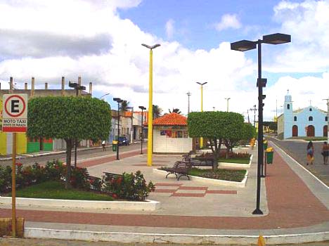 Grupo faz gerente de banco e família reféns e assalta agência no interior de AL