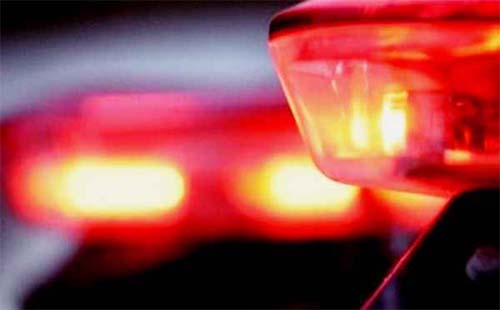 Homem é morto com 10 tiros e população golpeia corpo com pauladas e pedradas no Benedito Bentes