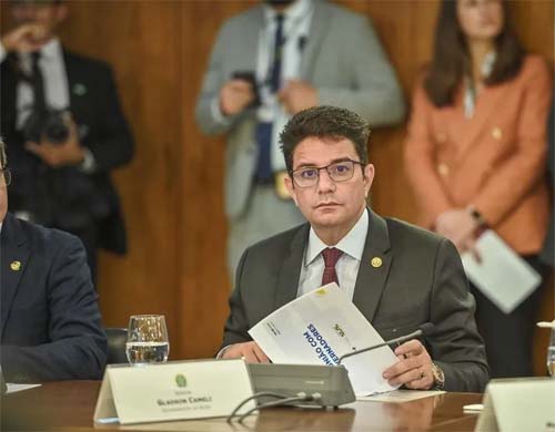 PF bloqueia bens e faz buscas em operação que investiga governador do Acre, Gladson Cameli