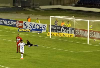 Galo estreia na Série B com injusta derrota de 2x0