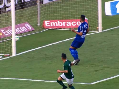 CSA sofre com desfalques, tem má atuação e perde para o Goiás no Serra Dourada