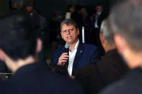 Tarcísio anuncia concurso para contratação de 5.600 novos PMs em SP