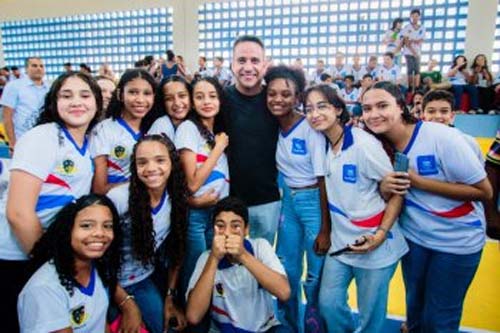 Governador inaugura ginásio e revitalização da escola Maria da Salete Gusmão no Clima Bom