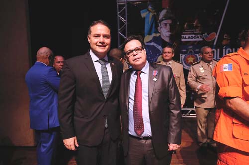 Presidente do TJAL é homenageado pelo governador com Medalha Zumbi dos Palmares