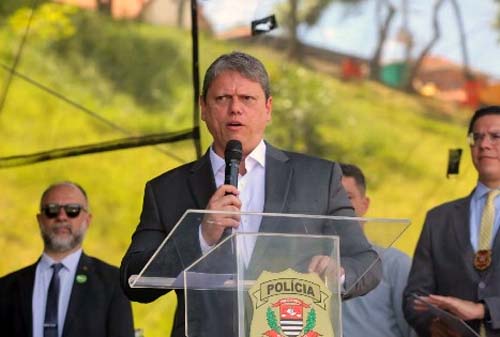 Governadores decidem manter escolas cívico-militares