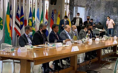 Governadores se reúnem no Fórum Nacional e solicitam uma audiência com o presidente