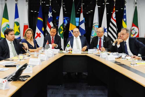 Governadores defendem permanência de estados e municípios na reforma da Previdência