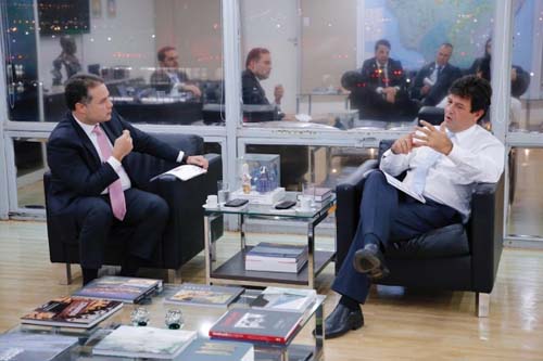 Governador apresenta plano de estruturação a ministro da Saúde em Brasília
