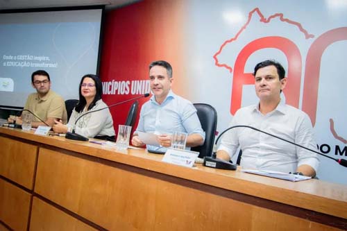 Paulo Dantas e prefeitos firmam pacto para fortalecer educação em Alagoas
