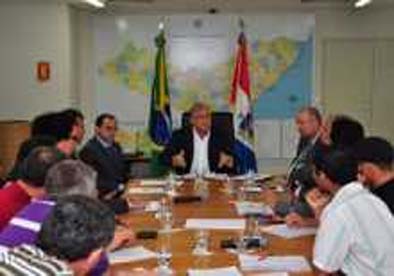 Governador discute com direção da Uneal melhorias para instituição