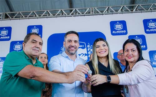 Paulo Dantas inaugura Cisp e entrega casas e caminhão em Senador Rui Palmeira