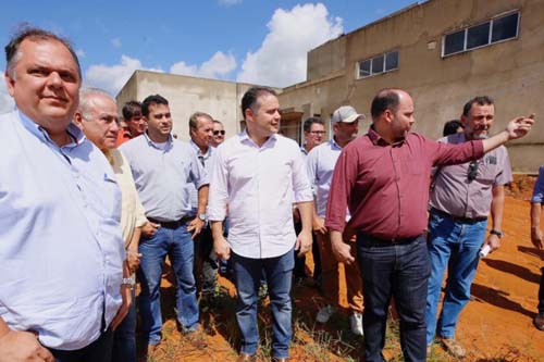 Estado vai iniciar processo de concessão do Matadouro de Viçosa, diz Renan Filho