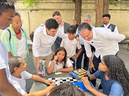 MEC acompanha volta às aulas sem celular na rede pública e vistoria obras no Rio de Janeiro