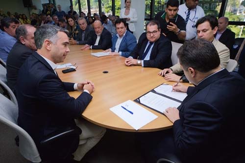 Governo reduz imposto e Azul abre venda de passagens para voo entre Maceió e Salvador