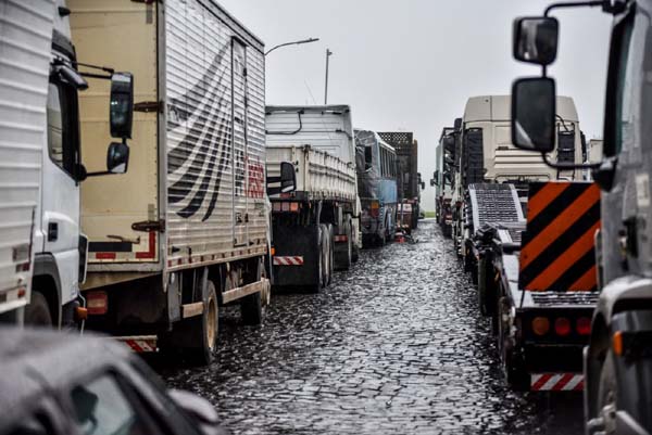 Greve dos caminhoneiros seria prejudicial para categoria, diz associação