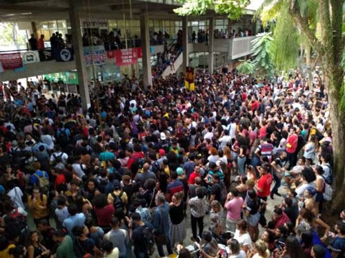 Centrais sindicais anunciam greve geral da educação para esta quarta-feira