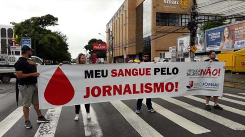 7º dia de greve: jornalistas realizam ato na Fernandes Lima