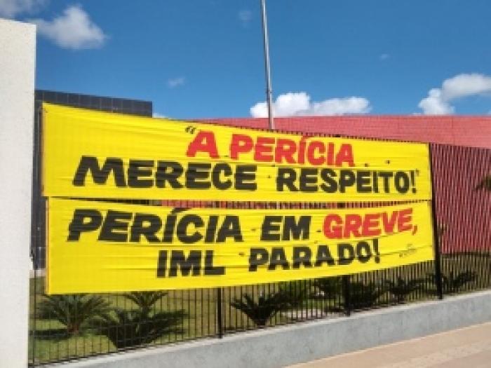 Paralisação de peritos atrasa liberação de corpos e aumenta angústia de parentes
