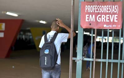 Greve de professores afeta 1 milhão de alunos de universidades federais