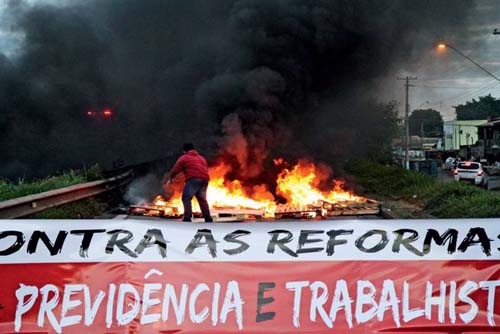 Centrais sindicais discutem convocar greve contra reforma da Previdência