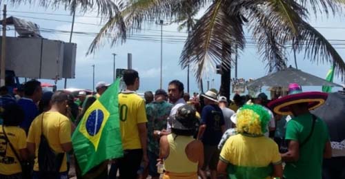 Grupo se manifesta para pedir impeachment de ministros do STF