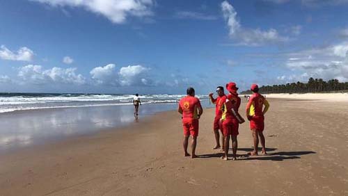 Corpo é encontrado boiando na Praia do Francês