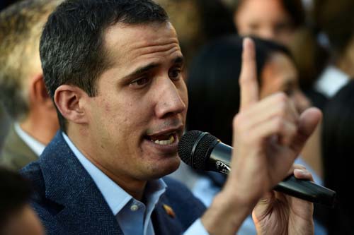 Guaidó eleva a pressão popular contra Maduro