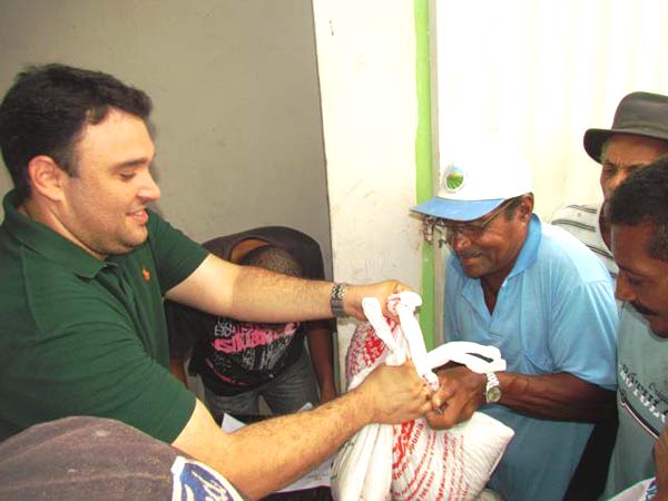 Agricultores de União dos Palmares recebem sementes da Secretaria de Agricultura