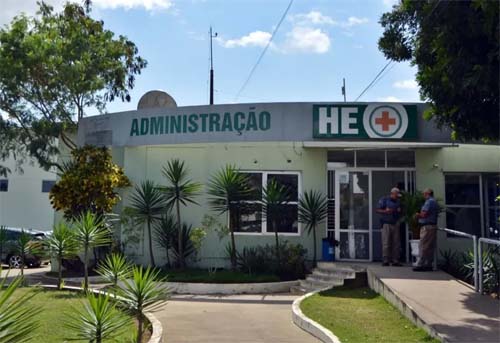 Mulher é esfaqueada pelo próprio filho e levada em estado grave ao hospital