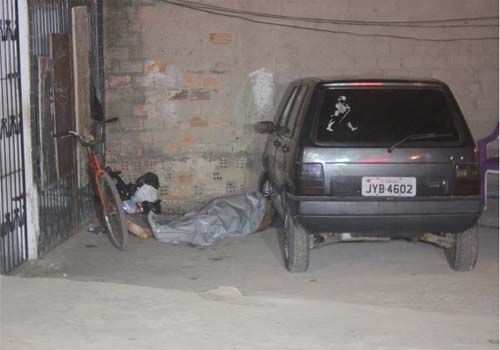 Servente é executando a facadas no Jacintinho