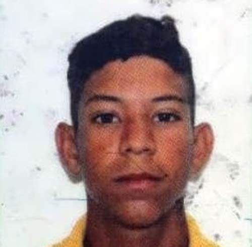 Adolescente sai de casa e é encontrado morto a tiros