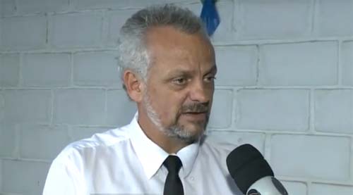 Assista à entrevista do advogado preso suspeito de maus-tratos contra os filhos