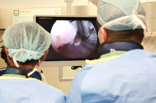 USP estuda técnica de cirurgia na coluna por endoscopia que reduz tempo de recuperação