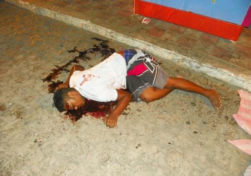 Jovem é morto a tiros enquanto bebia com amigos em Delmiro Gouveia