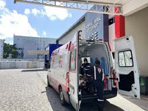 Dois Homens São Baleados em Atentado Próximo a Supermercados em Maceió