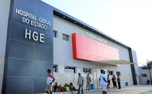 Homem é baleado com dois tiros próximo a mercadinho no Benedito Bentes