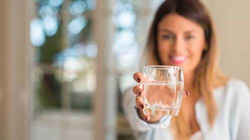 Cardiologista orienta diabéticos e hipertensos na hora da hidratação