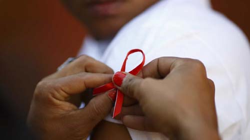 Tempo de vida de pessoas com HIV mais que dobra no Brasil