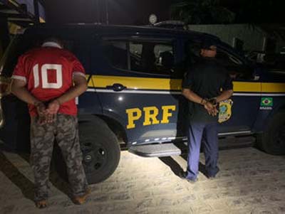 Homens são presos por falsa identidade e porte ilegal de arma na BR 104, em Rio Largo