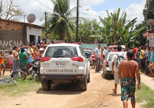 Homem se despediu do pai antes de ser encontrado enforcado com a filha