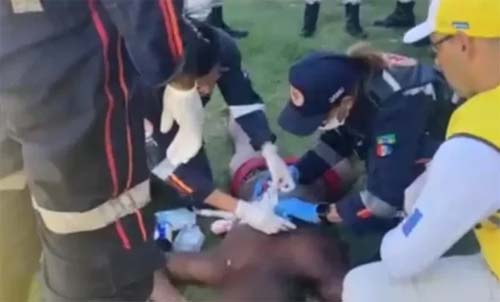 Homem é Encontrado com Faca Cravada nas Costas na Orla de Maceió