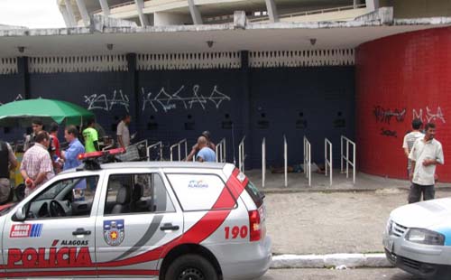 Homem morre em frente ao Hospital Geral com sinais de embriaguez