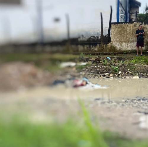 Homem é encontrado com 20 facadas em esgoto próximo a motel de Maceió