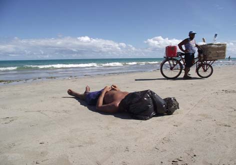 Homem morre afogado após ataque epilético na Pajuçara