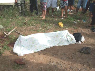 Homem é encontrado morto com um pedaço de madeira no ânus