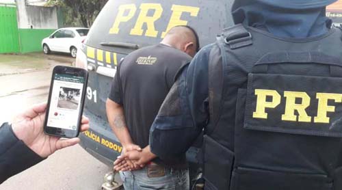 Homem é preso pela PRF por divulgar blitz em aplicativo de celular
