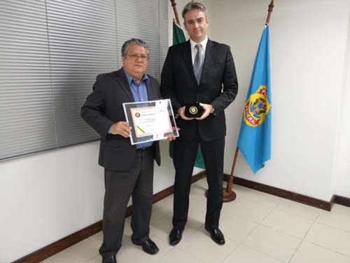 Delegado geral da Polícia Civil de Alagoas recebe homenagem da Polícia Federal