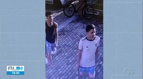 Aluna é retirada de escola e volta com mãe e dois homens armados